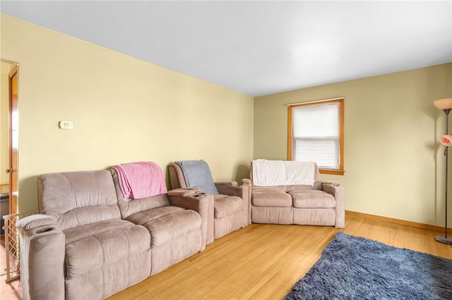 1096 Park St, Sharon, PA 16146