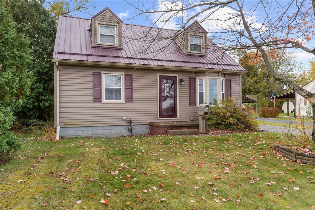 1096 Park St, Sharon, PA 16146