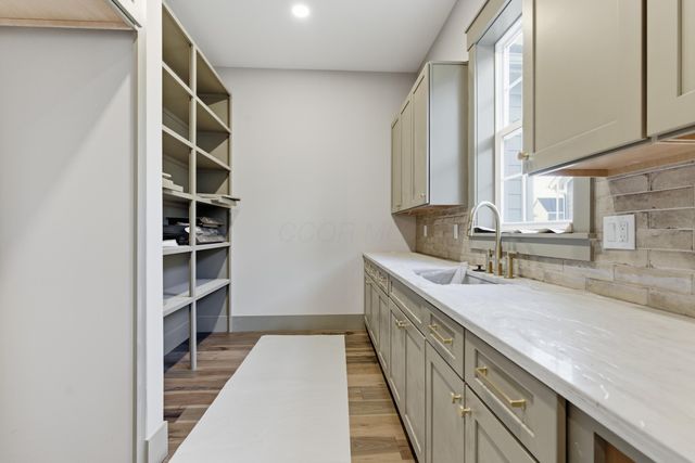 5618 Hickory Drive, Lewis Center, OH 43035