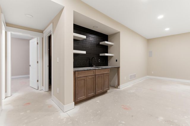 5618 Hickory Drive, Lewis Center, OH 43035