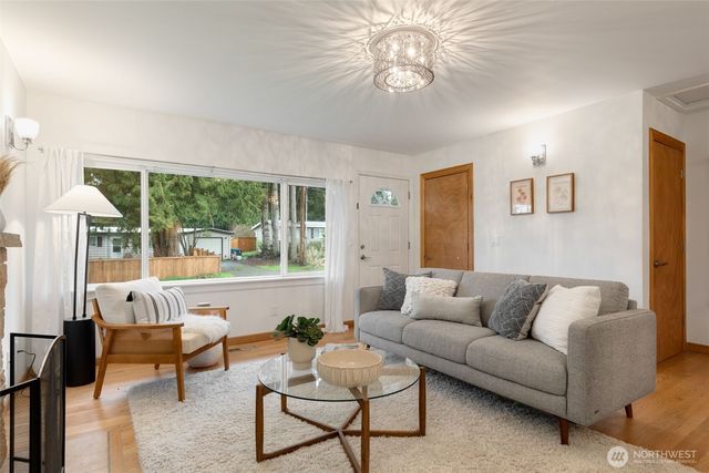 20068 21st Avenue NE, Shoreline, WA 98155