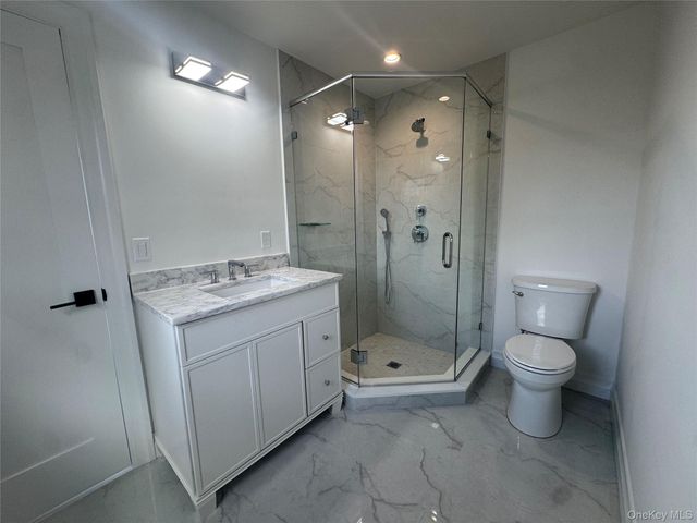 11 First Street, Glenwood Landing, NY 11547