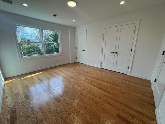 11 First Street, Glenwood Landing, NY 11547