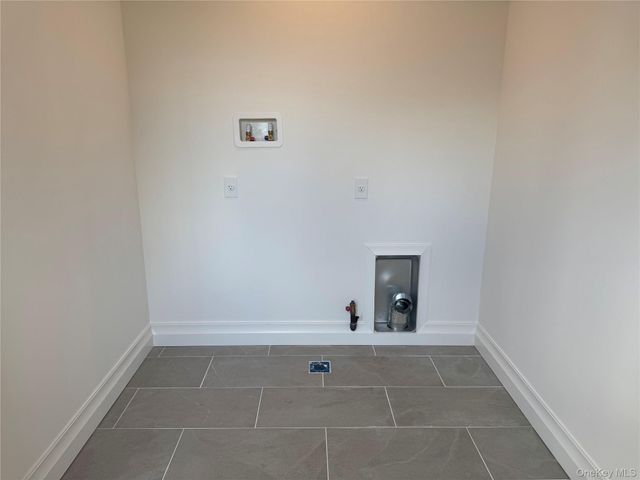 11 First Street, Glenwood Landing, NY 11547