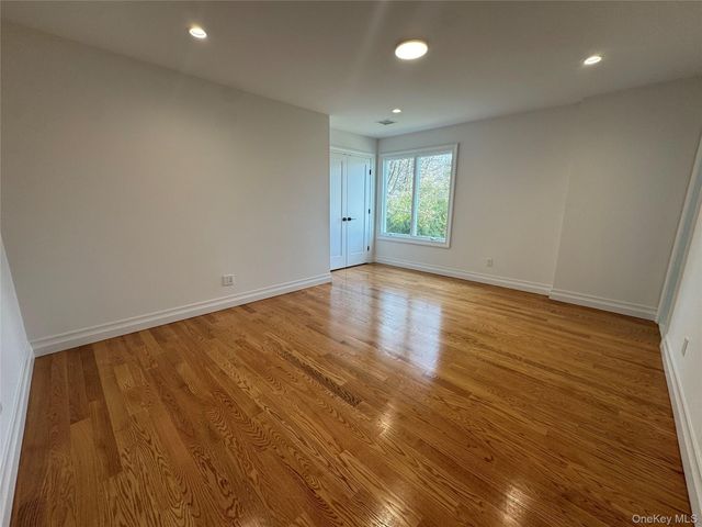 11 First Street, Glenwood Landing, NY 11547