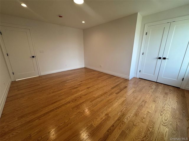 11 First Street, Glenwood Landing, NY 11547