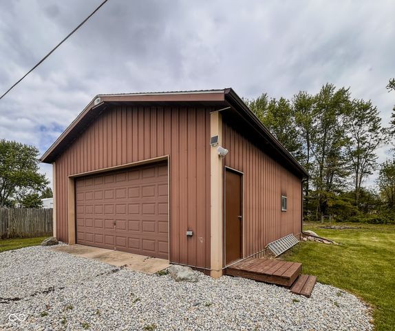 1128 W County Road 300 N, New Castle, IN 47362