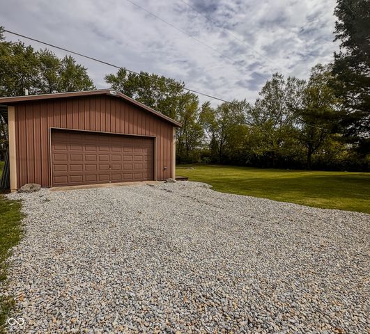 1128 W County Road 300 N, New Castle, IN 47362