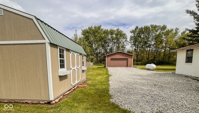 1128 W County Road 300 N, New Castle, IN 47362