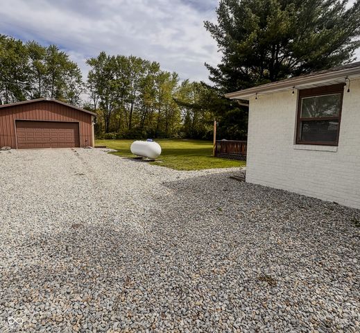 1128 W County Road 300 N, New Castle, IN 47362