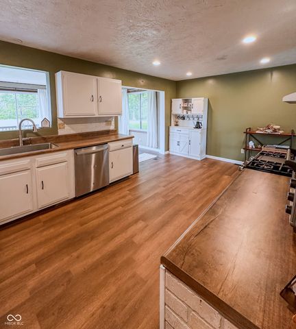 1128 W County Road 300 N, New Castle, IN 47362