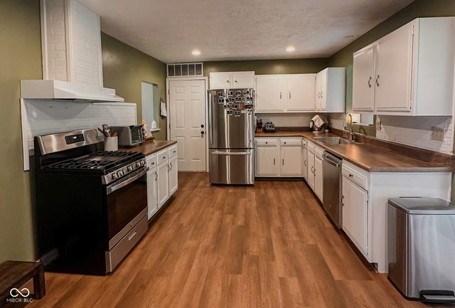 1128 W County Road 300 N, New Castle, IN 47362