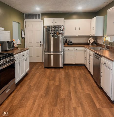 1128 W County Road 300 N, New Castle, IN 47362