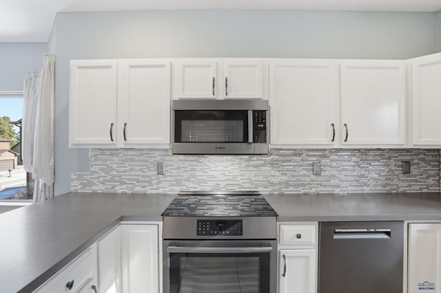 6533 MUIRFIELD DR, Rapid City, SD 57702