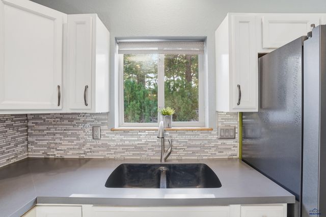 6533 MUIRFIELD DR, Rapid City, SD 57702