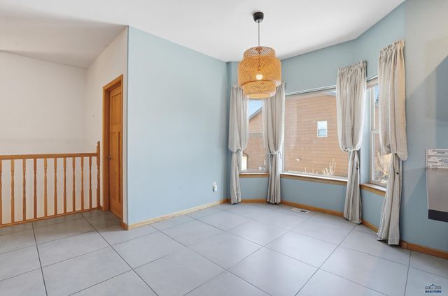 6533 MUIRFIELD DR, Rapid City, SD 57702