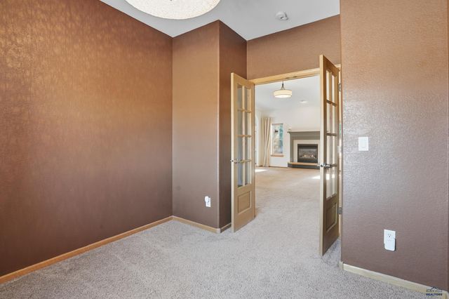 6533 MUIRFIELD DR, Rapid City, SD 57702