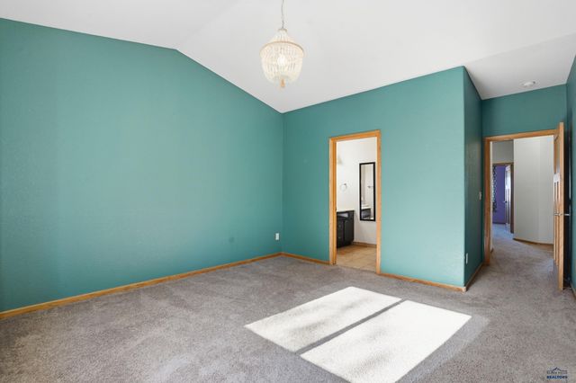 6533 MUIRFIELD DR, Rapid City, SD 57702