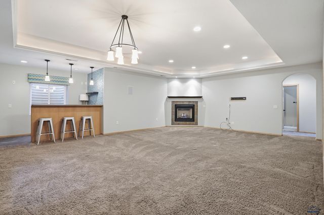 6533 MUIRFIELD DR, Rapid City, SD 57702