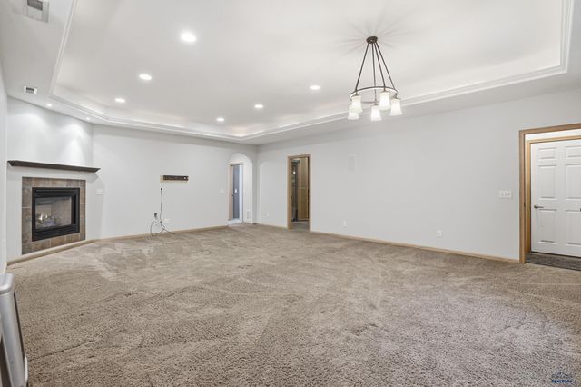 6533 MUIRFIELD DR, Rapid City, SD 57702