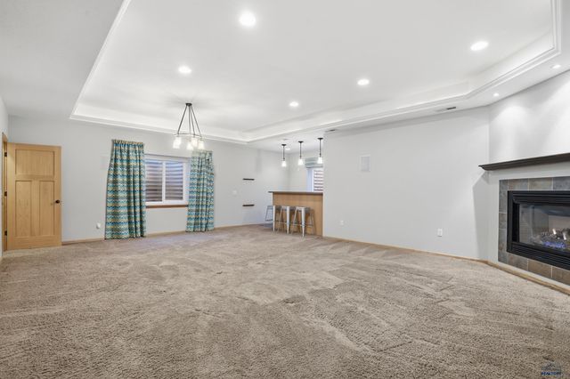 6533 MUIRFIELD DR, Rapid City, SD 57702