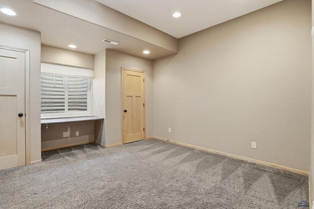 6533 MUIRFIELD DR, Rapid City, SD 57702