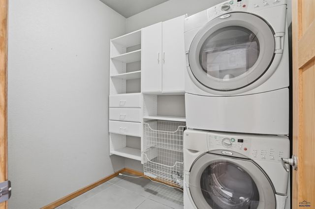 6533 MUIRFIELD DR, Rapid City, SD 57702