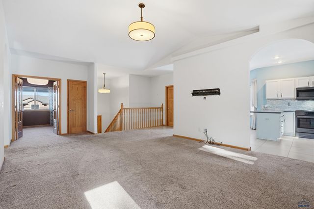 6533 MUIRFIELD DR, Rapid City, SD 57702