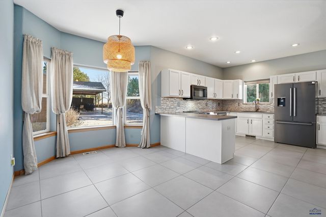 6533 MUIRFIELD DR, Rapid City, SD 57702