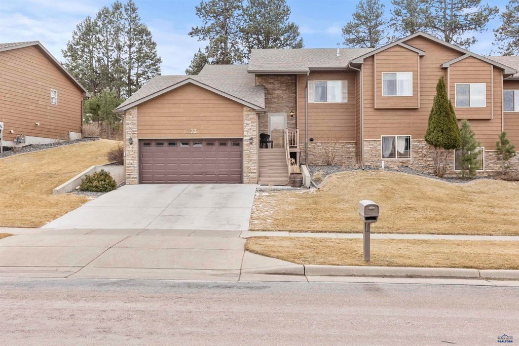 6533 MUIRFIELD DR, Rapid City, SD 57702