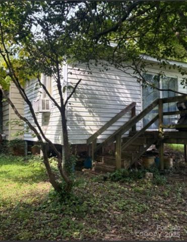 204 Maryland Avenue E, Bessemer City, NC 28016