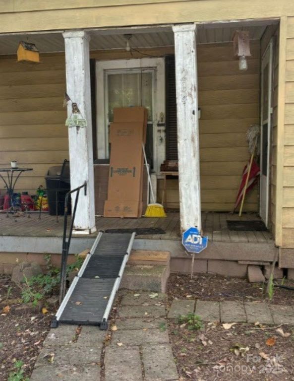 204 Maryland Avenue E, Bessemer City, NC 28016