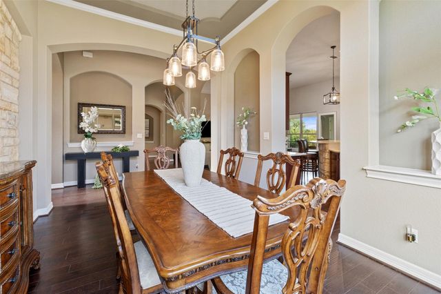 210 Lake Como DR, Lakeway, TX 78734