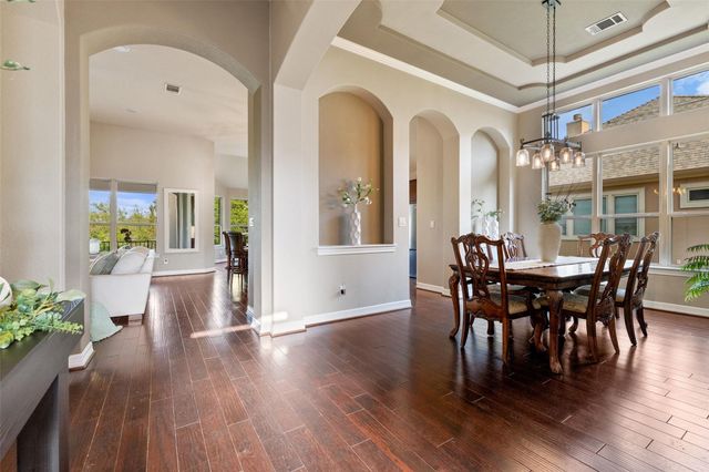 210 Lake Como DR, Lakeway, TX 78734