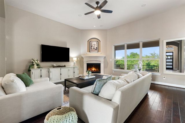 210 Lake Como DR, Lakeway, TX 78734