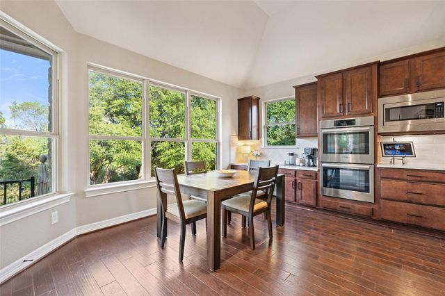 210 Lake Como DR, Lakeway, TX 78734