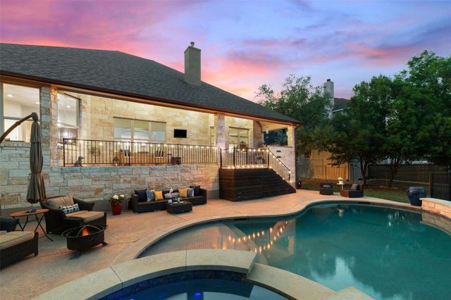 210 Lake Como DR, Lakeway, TX 78734