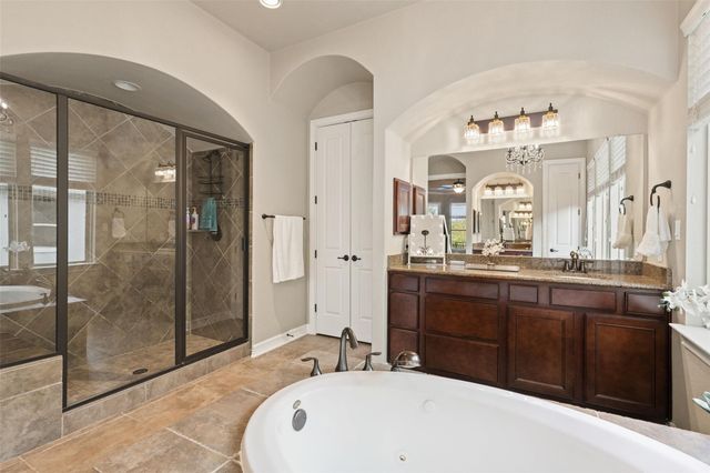 210 Lake Como DR, Lakeway, TX 78734