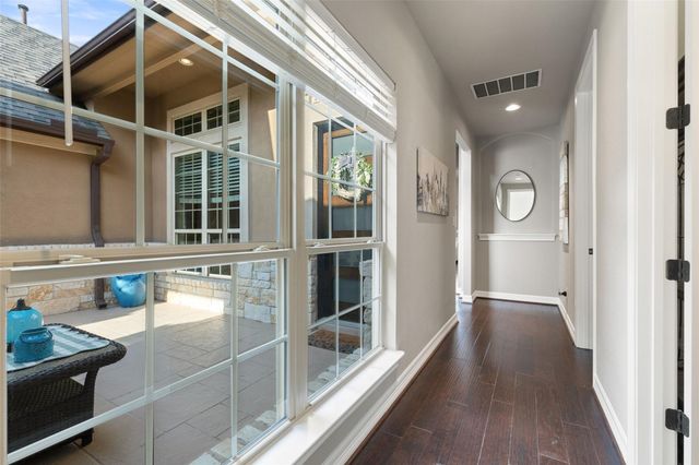 210 Lake Como DR, Lakeway, TX 78734