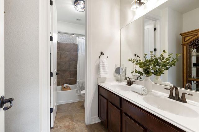 210 Lake Como DR, Lakeway, TX 78734