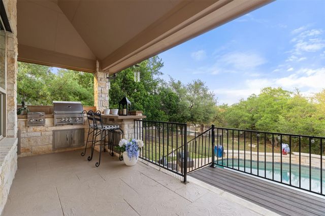 210 Lake Como DR, Lakeway, TX 78734