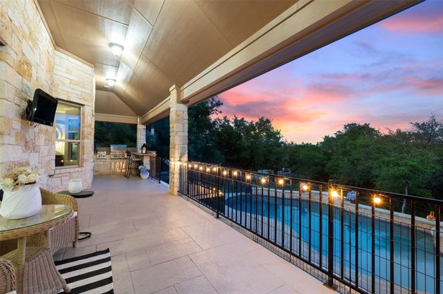 210 Lake Como DR, Lakeway, TX 78734