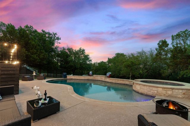 210 Lake Como DR, Lakeway, TX 78734