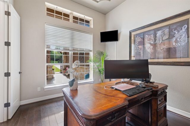 210 Lake Como DR, Lakeway, TX 78734