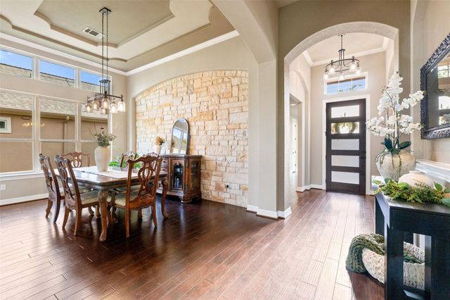 210 Lake Como DR, Lakeway, TX 78734