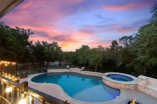 210 Lake Como DR, Lakeway, TX 78734