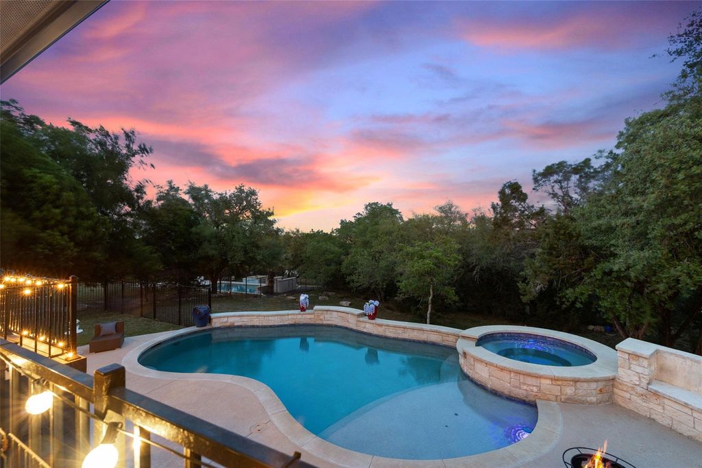 210 Lake Como DR, Lakeway, TX 78734