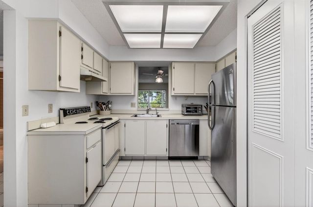 6585 Kensington Lane 307, Delray Beach, FL 33446
