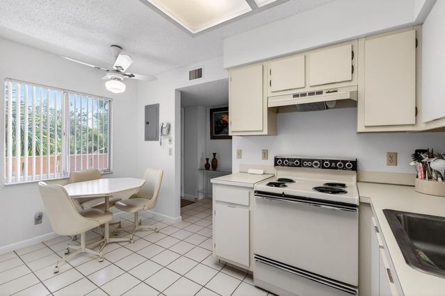 6585 Kensington Lane 307, Delray Beach, FL 33446