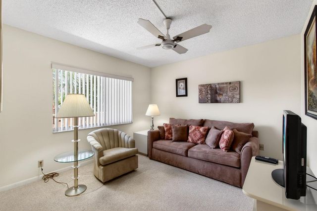 6585 Kensington Lane 307, Delray Beach, FL 33446